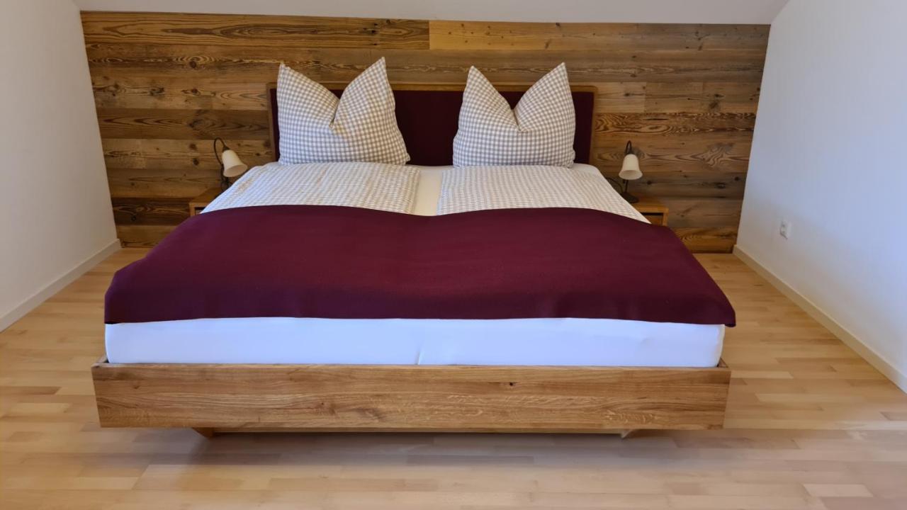 Bunter Hirsch Ferienwohnung Im Garmischer Zentrum Экстерьер фото