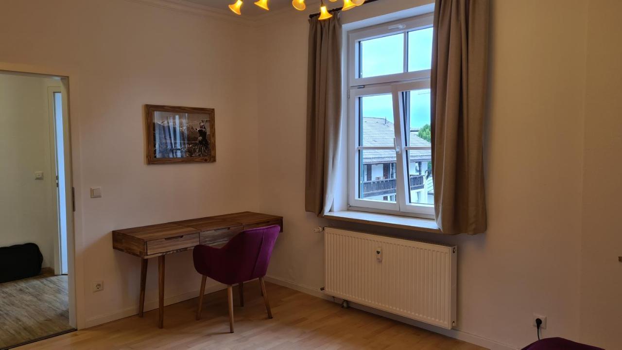 Bunter Hirsch Ferienwohnung Im Garmischer Zentrum Экстерьер фото