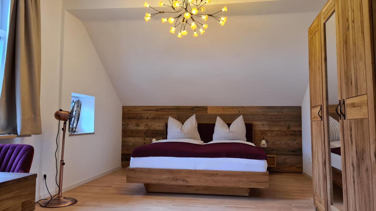 Bunter Hirsch Ferienwohnung Im Garmischer Zentrum Экстерьер фото