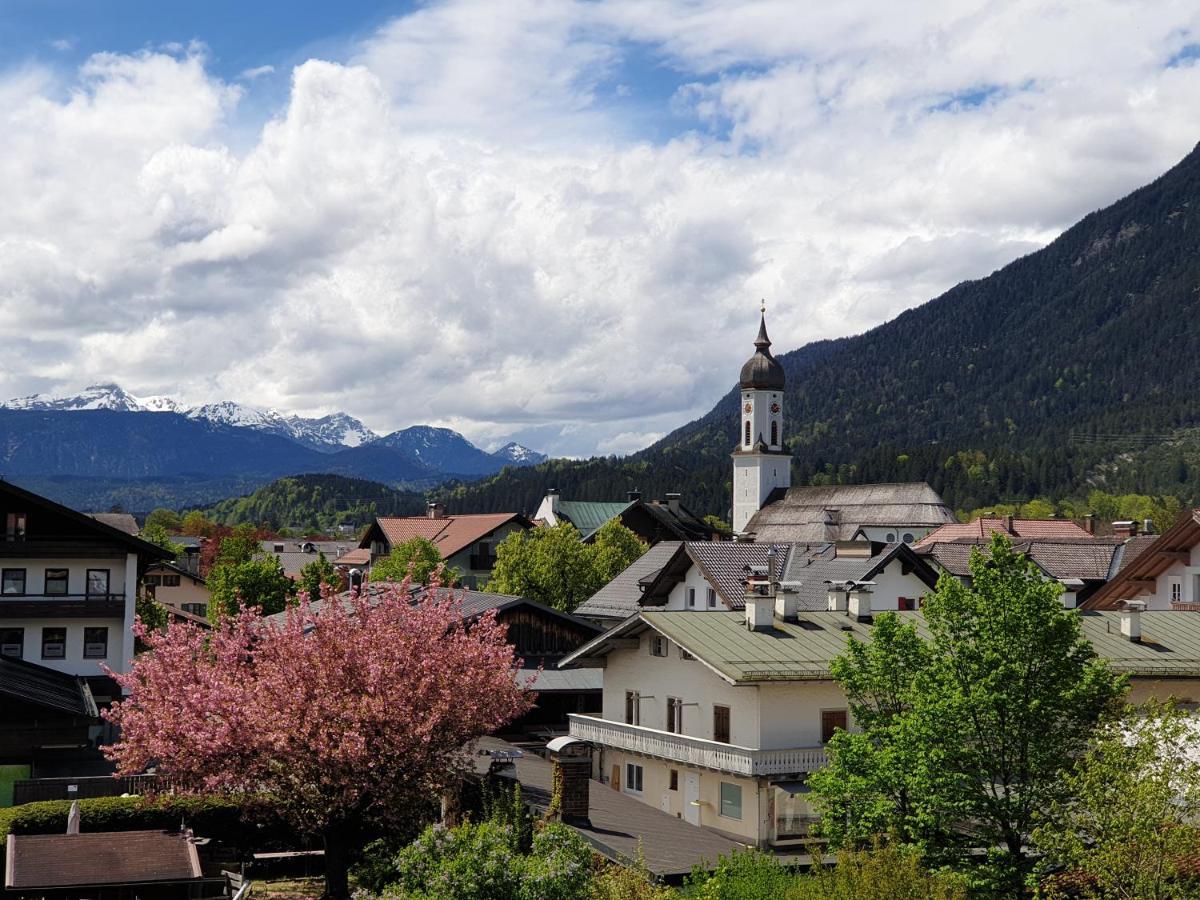 Bunter Hirsch Ferienwohnung Im Garmischer Zentrum Экстерьер фото