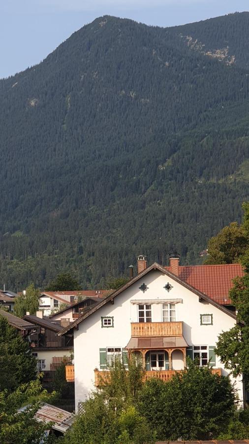 Bunter Hirsch Ferienwohnung Im Garmischer Zentrum Экстерьер фото
